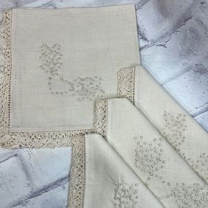 Linen Napkins Set of 4 Crochet Lace Trim Swiss Dot Embroidery Country Pattern